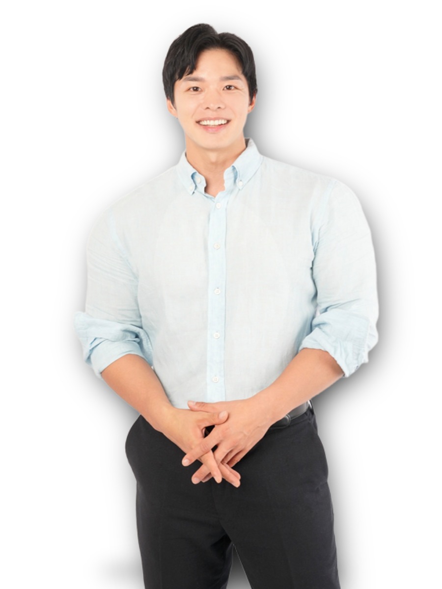 Kim Hwang Joong, announcer